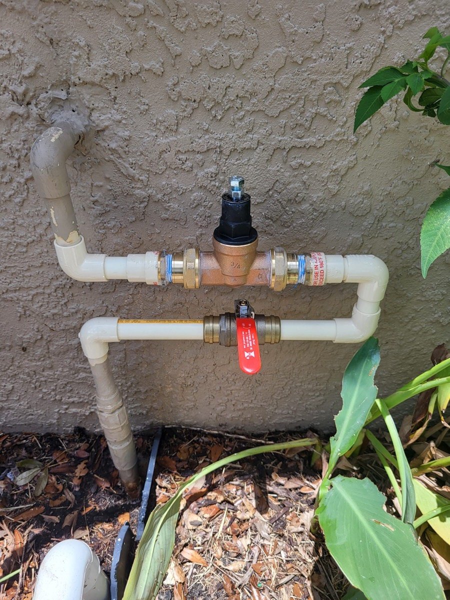 Pressure regulator plumbing installation